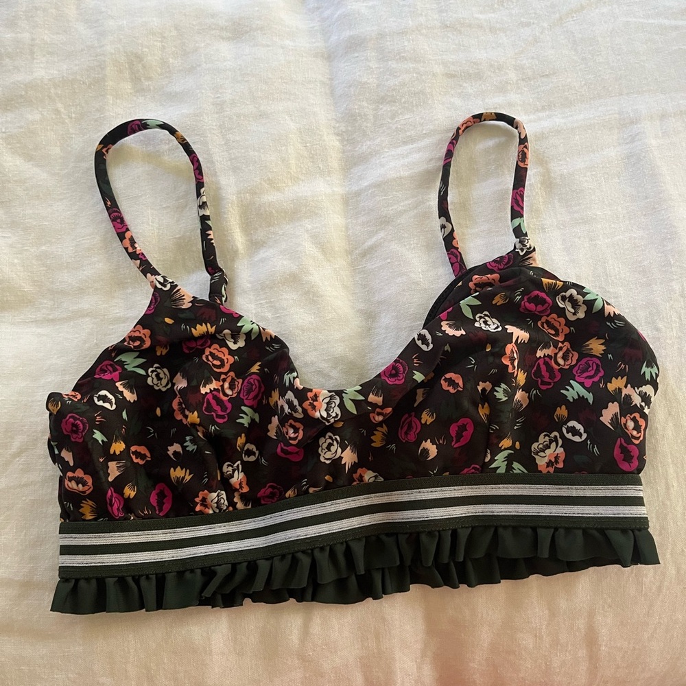 The Upside - Ruffle Trimmed Set - Small - Picture 2 of 13